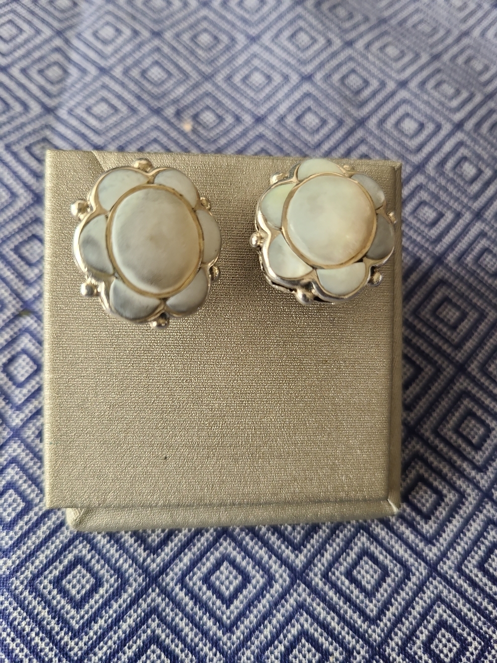 Classic Mother-of-Pearl Flower Earrings - White